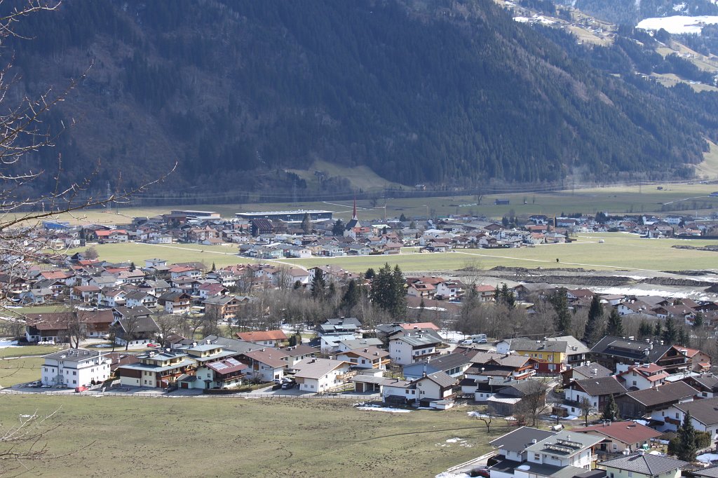 Zillertal 2013 054.jpg - In Uderns wird ein Golfplatz gebaut (rechts in der Mitte)